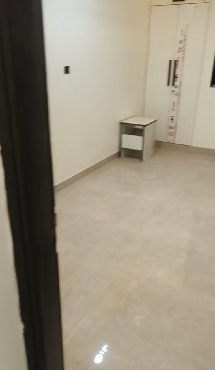 Room, east of kailash 3 Bedroom 125 Sq.Yd. Builder Floor In East Of Kailash Delhi 8117126