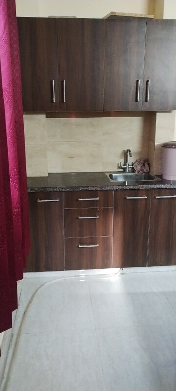 Furnished Amenities in 1 RK Builder Floor at DLF City Phase V, Dlf Phase V – for Rent