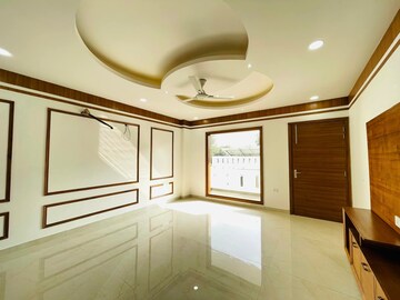 Bathroom in 4 BHK Builder Floor at Parklands, Sector 85 – for Sale