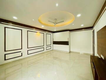 Room in 4 BHK Builder Floor at Parklands, Sector 85 – for Sale