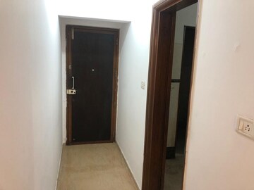 Room in 2 BHK Apartment at Cuffe Parade – for Sale