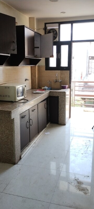 Kitchen in 1.5 BHK Builder Floor at DLF City Phase V, Dlf Phase V – for Rent