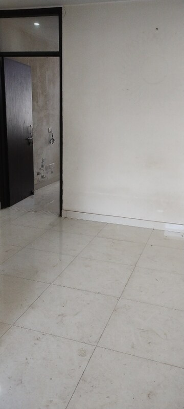 Room in 1.5 BHK Builder Floor at DLF City Phase V, Dlf Phase V – for Rent