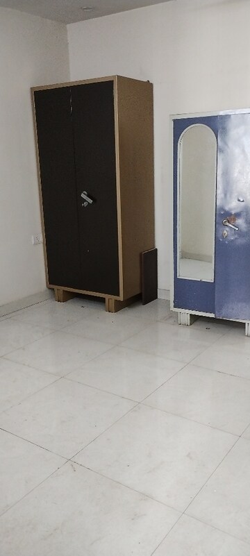 Room in 1.5 BHK Builder Floor at DLF City Phase V, Dlf Phase V – for Rent