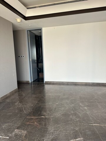 Room in 4 BHK Apartment at Lodha Trump Tower, Worli – for Rent