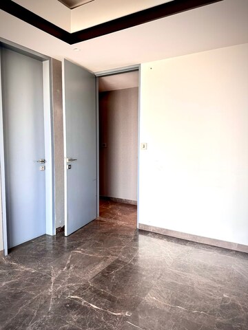 Room in 4 BHK Apartment at Lodha Trump Tower, Worli – for Rent
