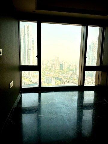 Room in 4 BHK Apartment at Lodha Trump Tower, Worli – for Rent
