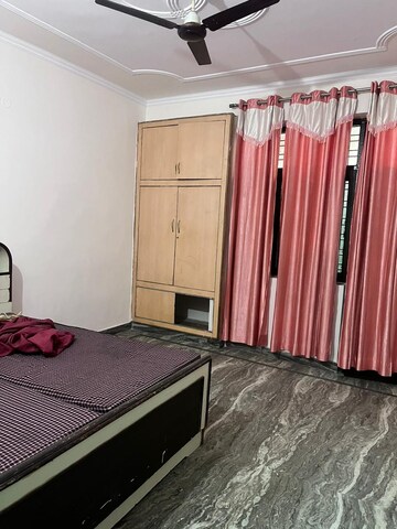 Bedroom in 2 BHK Builder Floor at Sector 23 – for Rent