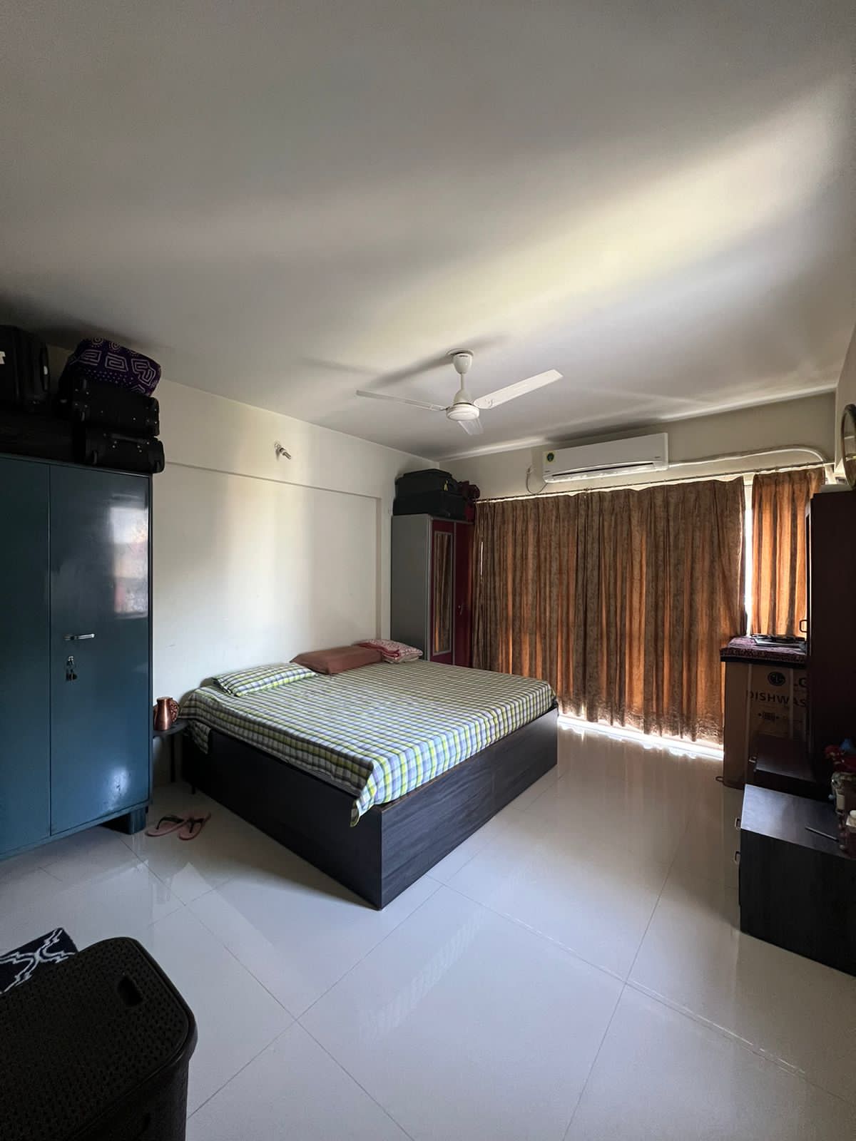 2.5 BHK Apartment For Sale in Godrej Central