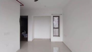 Room in 2 BHK Apartment at Kalpataru Paramount, Kapur Bawdi – for Rent
