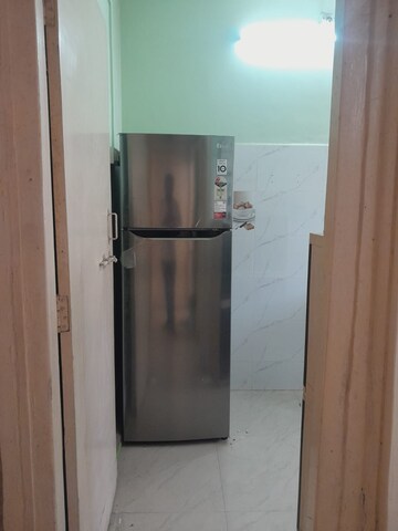 Room in 1 BHK Apartment at Malad West – for Rent