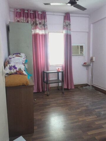 Room in 1 BHK Apartment at Malad West – for Rent