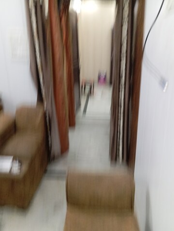 Furnished Amenities in 2.5 BHK Builder Floor at Krishna Nagar – for Rent