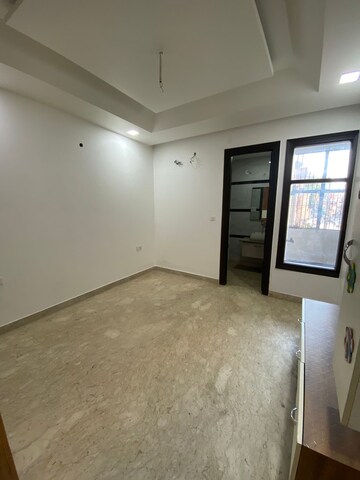 Room in 3 BHK Builder Floor at Paschim Vihar – for Rent