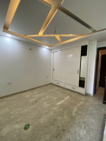 Room in 3 BHK Builder Floor at Paschim Vihar – for Rent