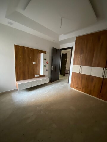 Room in 3 BHK Builder Floor at Paschim Vihar – for Rent