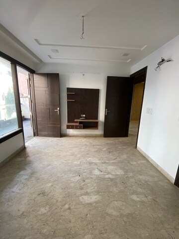 Room in 3 BHK Builder Floor at Paschim Vihar – for Rent