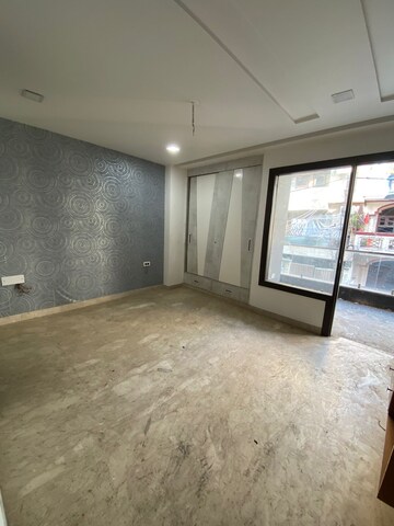 Room in 3 BHK Builder Floor at Paschim Vihar – for Rent
