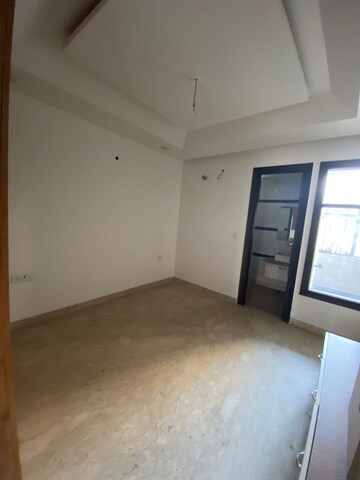 Room in 3 BHK Builder Floor at Paschim Vihar – for Rent