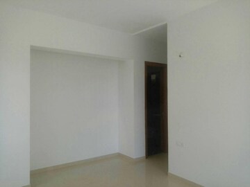 Room in 3 BHK Apartment at Kalpataru The Sunrise, Kolshet Road – for Rent