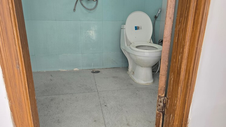 Bathroom, sector 6 dwarka 2.5 Bedroom 1450 Sq.Ft. Apartment In Sector 6, Dwarka Delhi 8117544