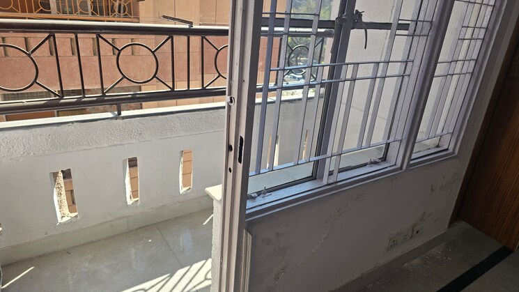 Balcony, sector 6 dwarka 2.5 Bedroom 1450 Sq.Ft. Apartment In Sector 6, Dwarka Delhi 8117544