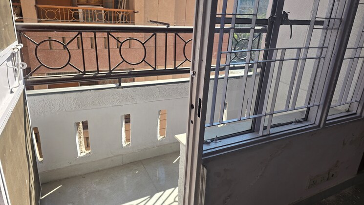 Balcony, sector 6 dwarka 2.5 Bedroom 1450 Sq.Ft. Apartment In Sector 6, Dwarka Delhi 8117544