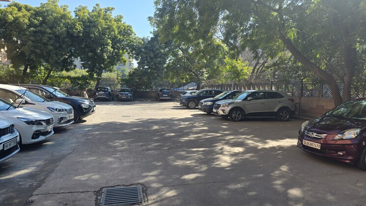  Parking, sector 6 dwarka 2.5 Bedroom 1450 Sq.Ft. Apartment In Sector 6, Dwarka Delhi 8117544