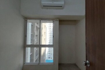 Bedroom in 1.5 BHK Apartment at Lodha Amara, Kolshet Road – for Rent