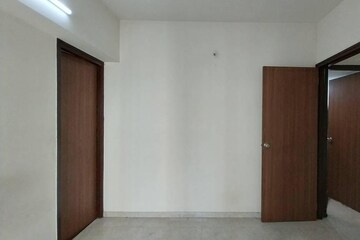 Master Bedroom in 1.5 BHK Apartment at Lodha Amara, Kolshet Road – for Rent