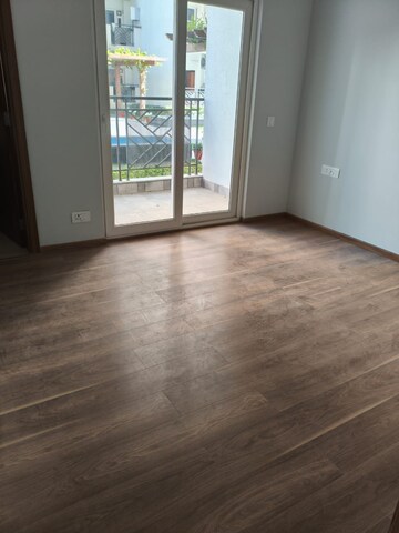 Room in 3 BHK Apartment at Central Park Flower Valley Aqua Front Towers, Sohna Sector 33 – for Rent