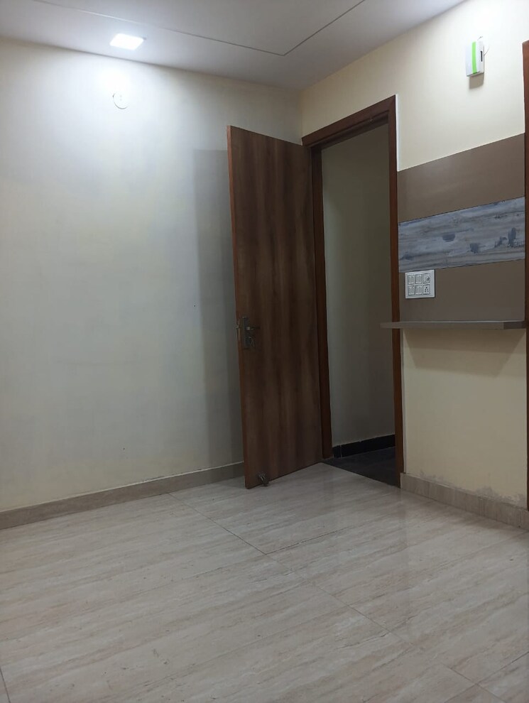 Room, rohini sector 25 2 Bedroom 550 Sq.Ft. Builder Floor In Rohini Sector 25 Delhi 8117574