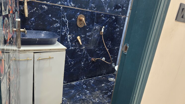 Bathroom, sector 3 dwarka 2 Bedroom 1300 Sq.Ft. Apartment In Sector 3 Dwarka Delhi 8117575