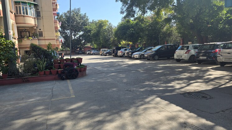  Parking, sector 3 dwarka 2 Bedroom 1300 Sq.Ft. Apartment In Sector 3 Dwarka Delhi 8117575