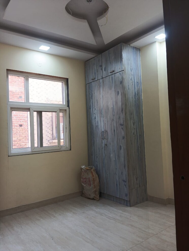 Room, rohini sector 25 2 Bedroom 550 Sq.Ft. Builder Floor In Rohini Sector 25 Delhi 8117574