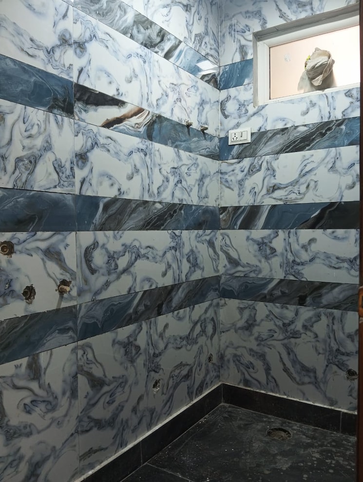Bathroom, rohini sector 25 2 Bedroom 550 Sq.Ft. Builder Floor In Rohini Sector 25 Delhi 8117574