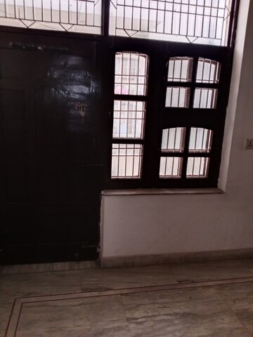 Room in 2 BHK Builder Floor at Sector 17 – for Rent