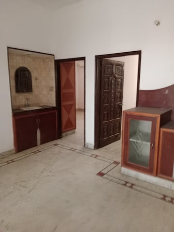 Room in 2 BHK Builder Floor at Sector 17 – for Rent