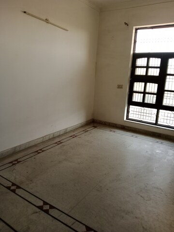 Room in 2 BHK Builder Floor at Sector 17 – for Rent