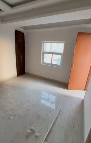 Room in 2 BHK Builder Floor at Sector 75 – for Sale