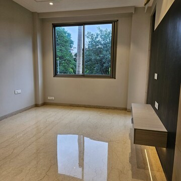 Room in 4 BHK Builder Floor at Janakpuri – for Rent