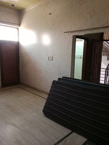 Room in 2 BHK Builder Floor at Sector 17 – for Rent