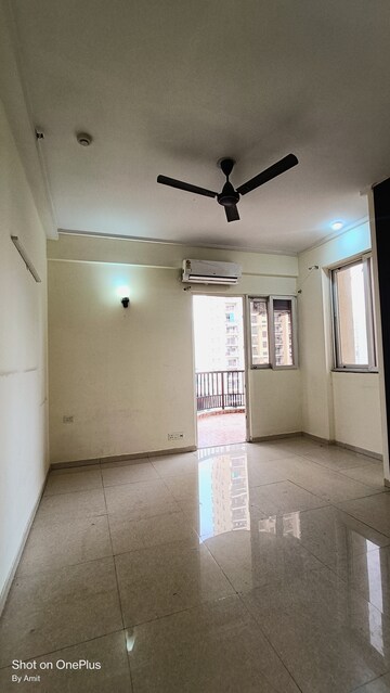 Room in 3 BHK Apartment at Dasnac The Jewel, Sector 75 – for Rent