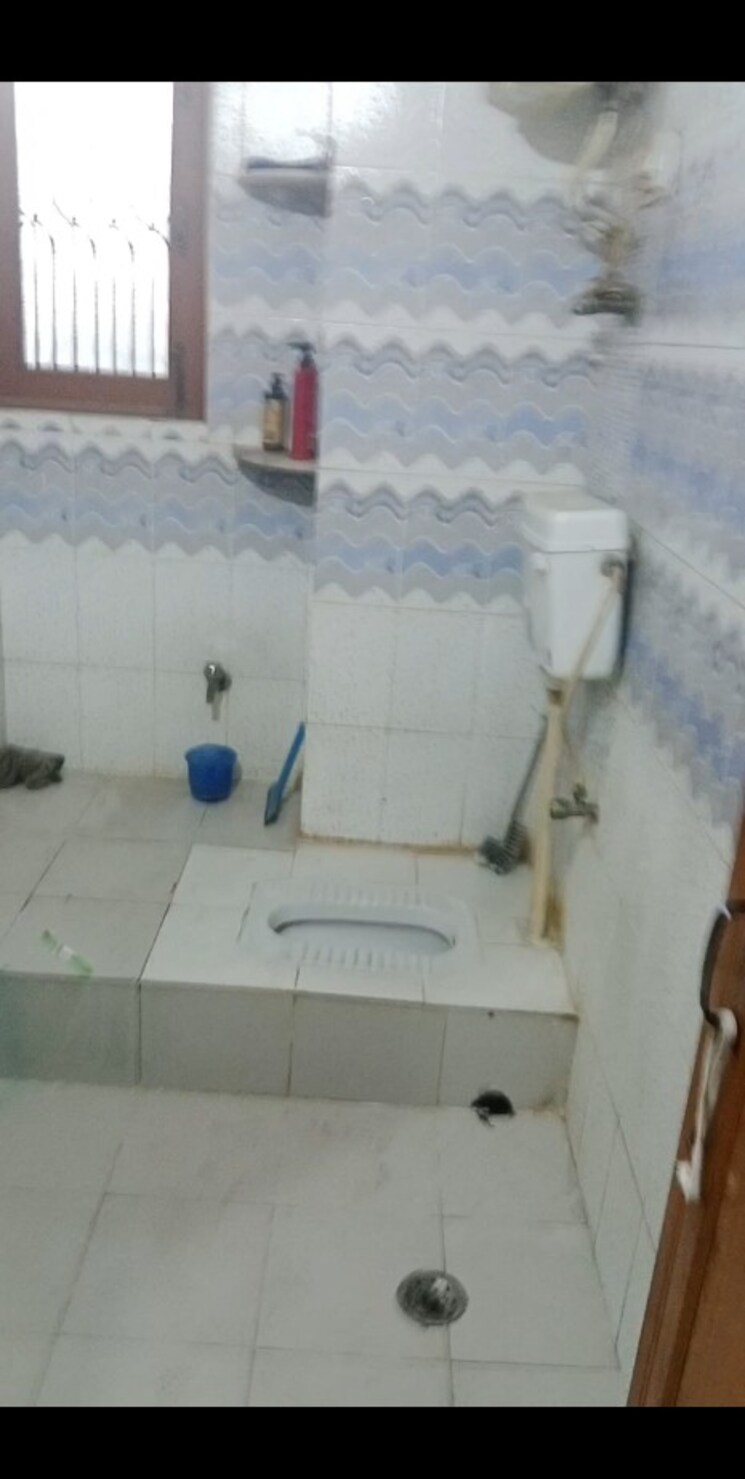 Bathroom, raj bagh 2 Bedroom 90 Sq.Yd. Builder Floor In Raj Bagh Ghaziabad 8117632