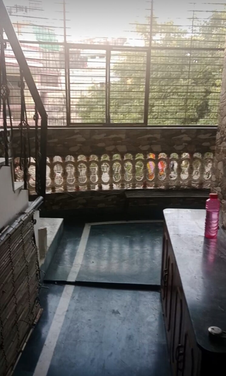 Balcony, raj bagh 2 Bedroom 90 Sq.Yd. Builder Floor In Raj Bagh Ghaziabad 8117632