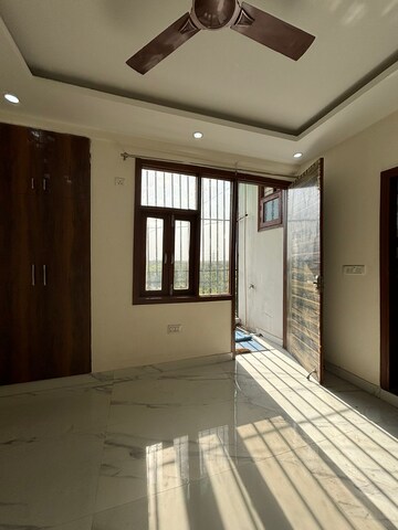 Room in 2 BHK Builder Floor at Saket – for Rent