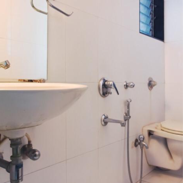 Bathroom in 3.5 BHK Apartment at Trikuta Tower, Powai – for Rent