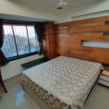 Bedroom in 3.5 BHK Apartment at Trikuta Tower, Powai – for Rent