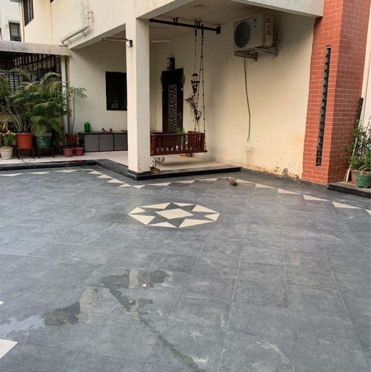 Parking, thaltej 4 Bedroom 365 Sq.Yd. Villa In Thaltej Ahmedabad 8117695