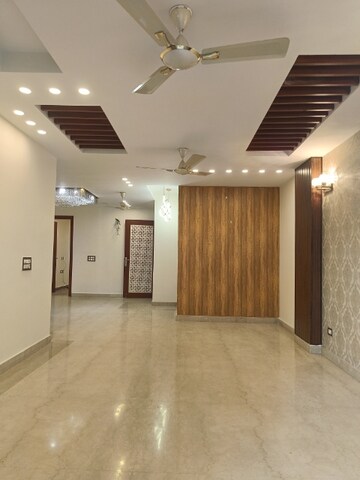 Room in 3 BHK Builder Floor at Unitech South City II, Sector 50 – for Sale